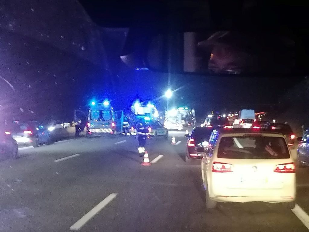 Acidente grave na A1 junto à área de serviço de Santarém acidente a1 1772 8507498683110449060 n