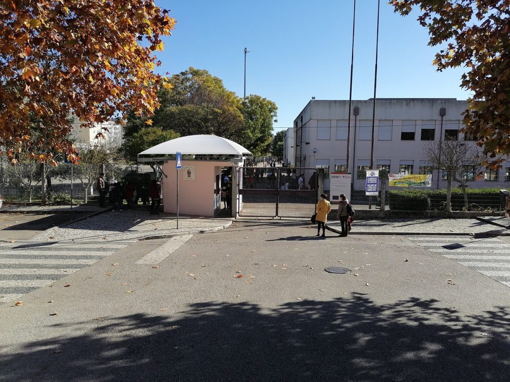 Manifestação na escola Santa Iria contra centro de vacinação escola santa iria IMG 20211126 122756