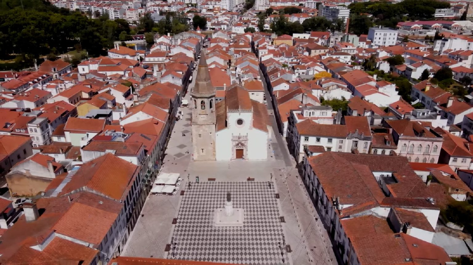 Guia local revela mais um segredo de Tomar (c/ vídeo) igreja centro historico praca republica