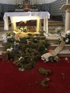 Presépio vandalizado na igreja do Entroncamento (c/ vídeo) entronc presepio 123 4903838478597868818 n