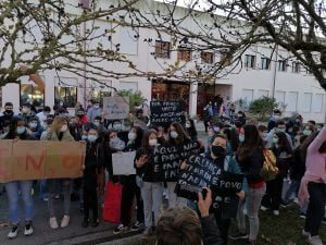 Mais protestos contra centro de vacinação na escola de Santa Iria (c/ vídeo) escola santa iria protestos IMG 20211206 084814