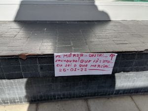 Óleo para impedir as pessoas de se sentarem banco oleo IMG 20220127 115315