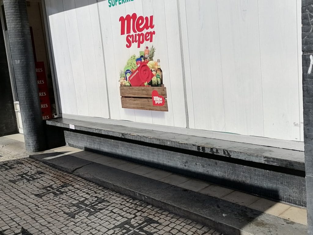 Óleo para impedir as pessoas de se sentarem banco oleo IMG 20220127 115329