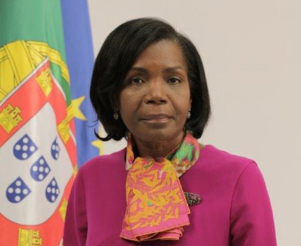 ministra van dunem i045192