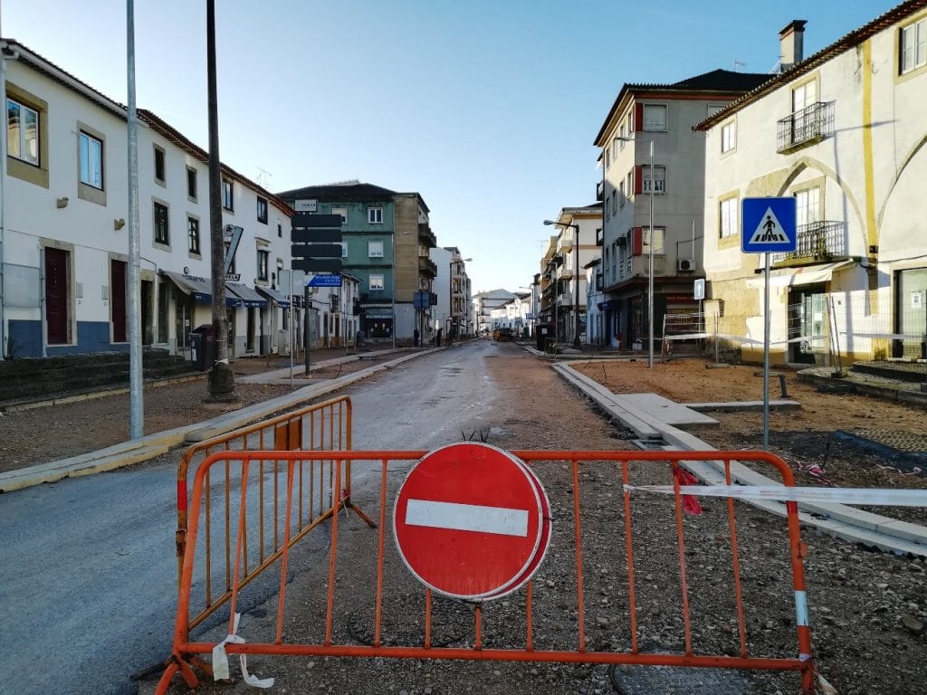 O prazo já acabou e a obra está assim obras rua torres pinheiro IMG 20220106 085903