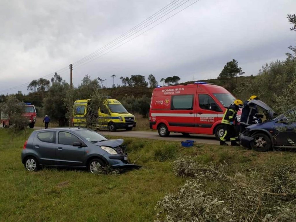 Colisão frontal entre dois carros provoca dois feridos acid 53658450 2098047849690048001 n
