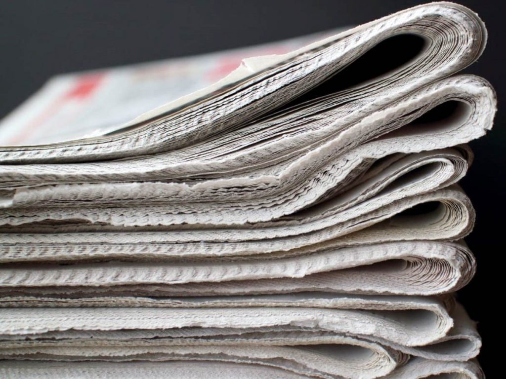 Capas dos jornais locais e regionais jornais imprensa