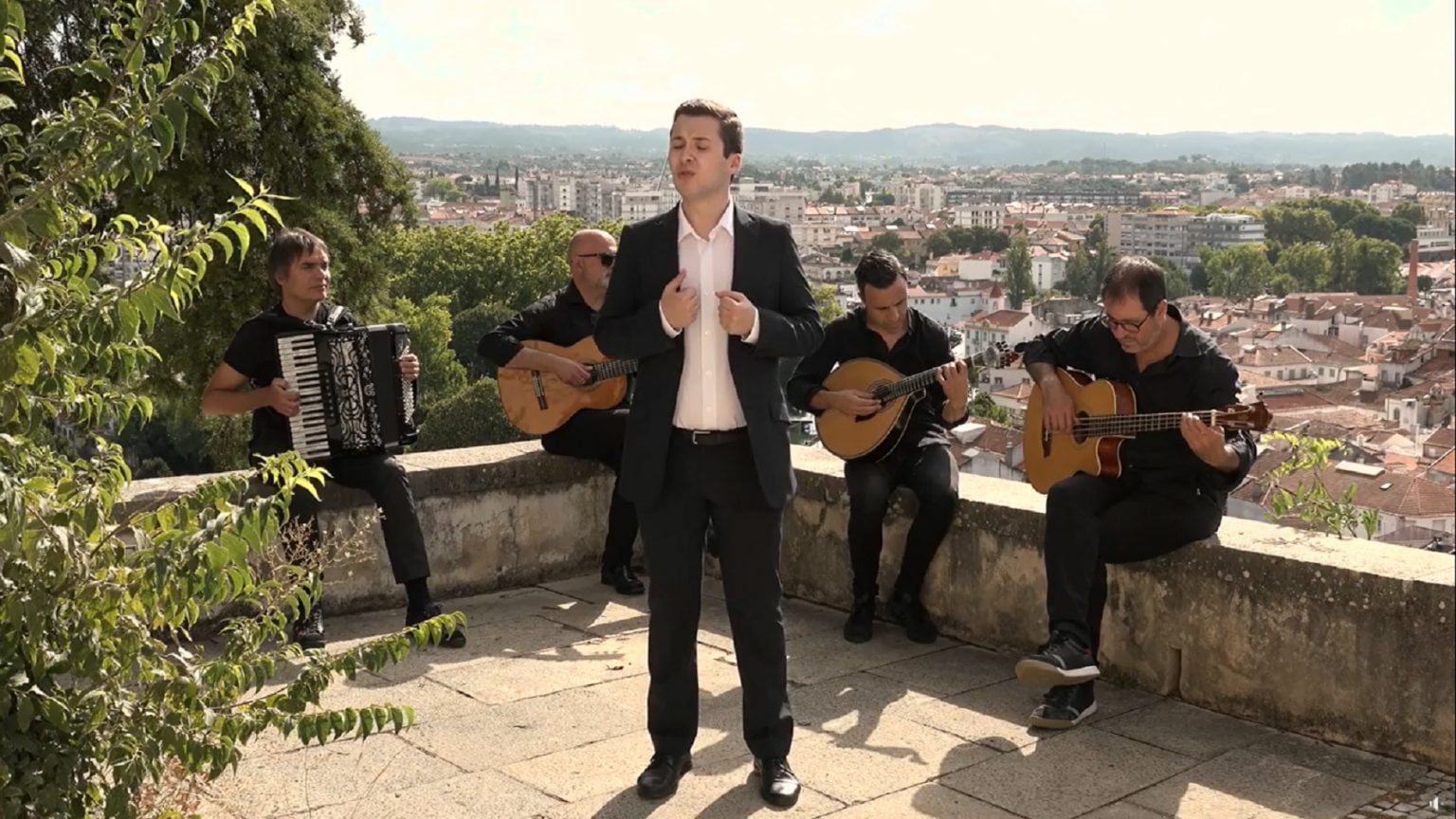 Fadista tomarense apresenta nova versão do tema “Adeus, Tomar” (c/ vídeo) francisco costa