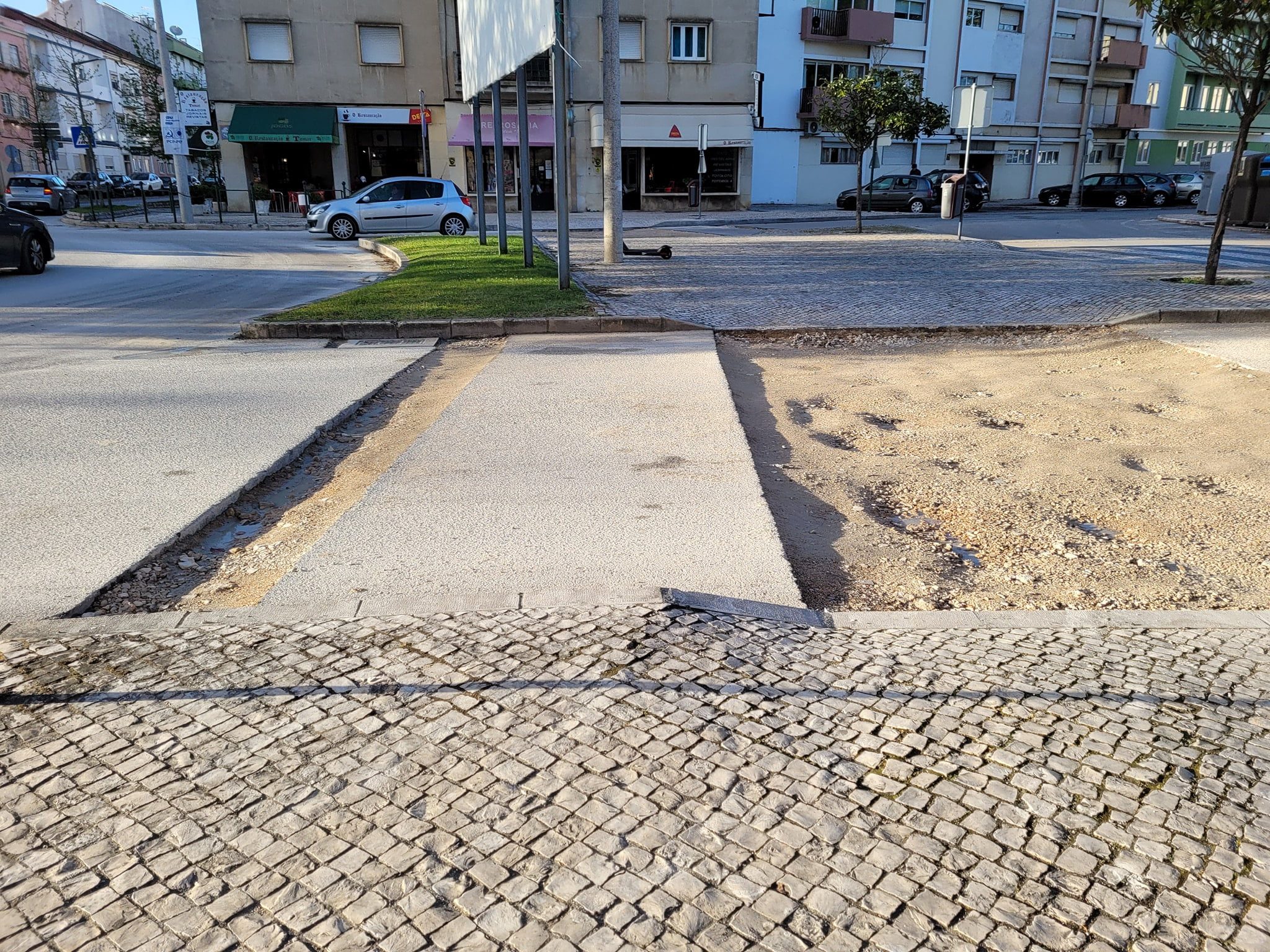 Automobilistas criticam “buracões” nas passadeiras 278199866 10228271174992897 6163515506286101125 n