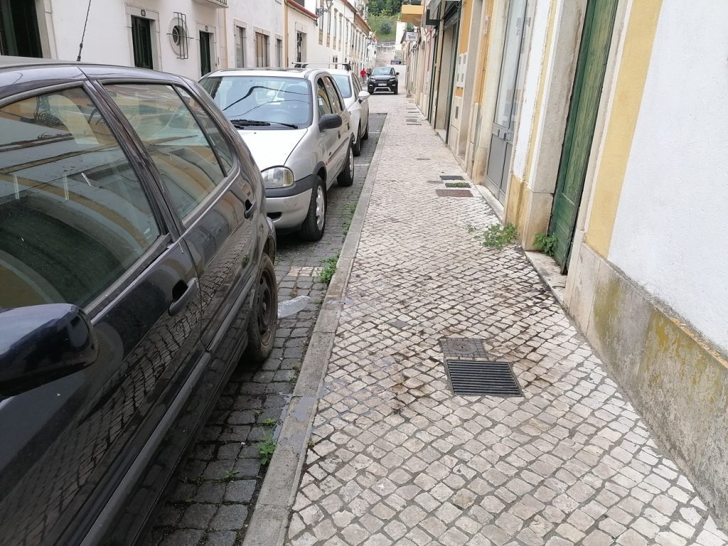 Esgotos pela rua abaixo em pleno centro histórico IMG 20220421 094039