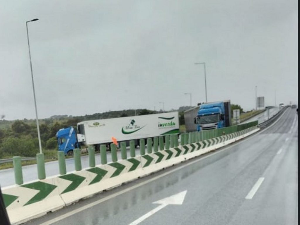 Despiste de camião condiciona trânsito na A23 IMG 20220426 174042 480