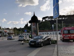 Uma colisão e um atropelamento quase em simultâneo acident IMG 20220420 181308