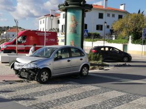 Uma colisão e um atropelamento quase em simultâneo acident IMG 20220420 181852