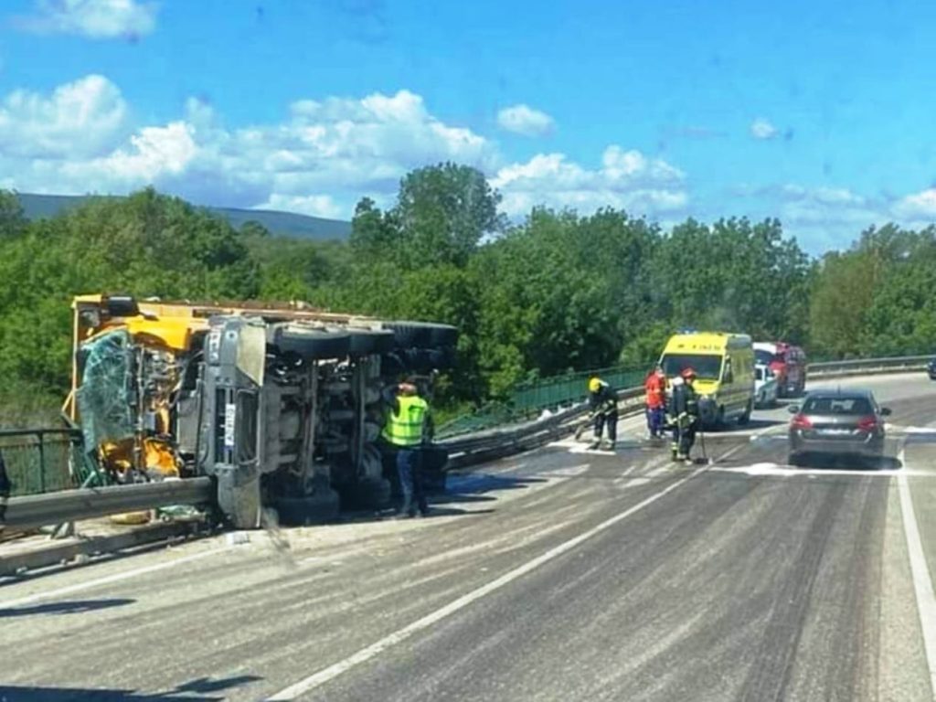 Despiste de camião provoca um ferido despist 9110002 4674350492969510725 n
