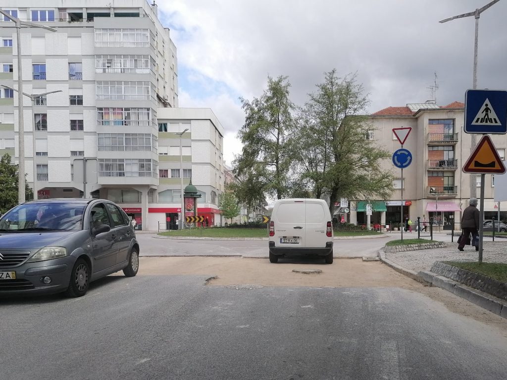 Automobilistas criticam “buracões” nas passadeiras passadeiras IMG 20220413 114358