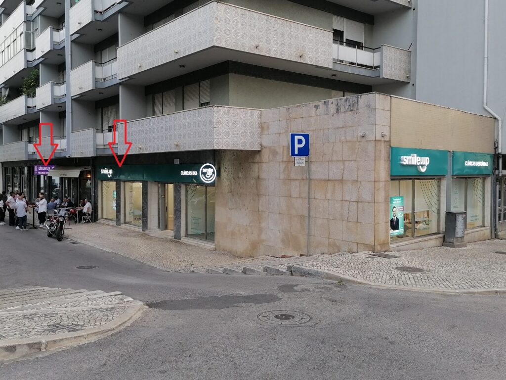 Duas clínicas dentárias vizinhas abrem com poucos dias de diferença dentistas IMG 20220520 200058