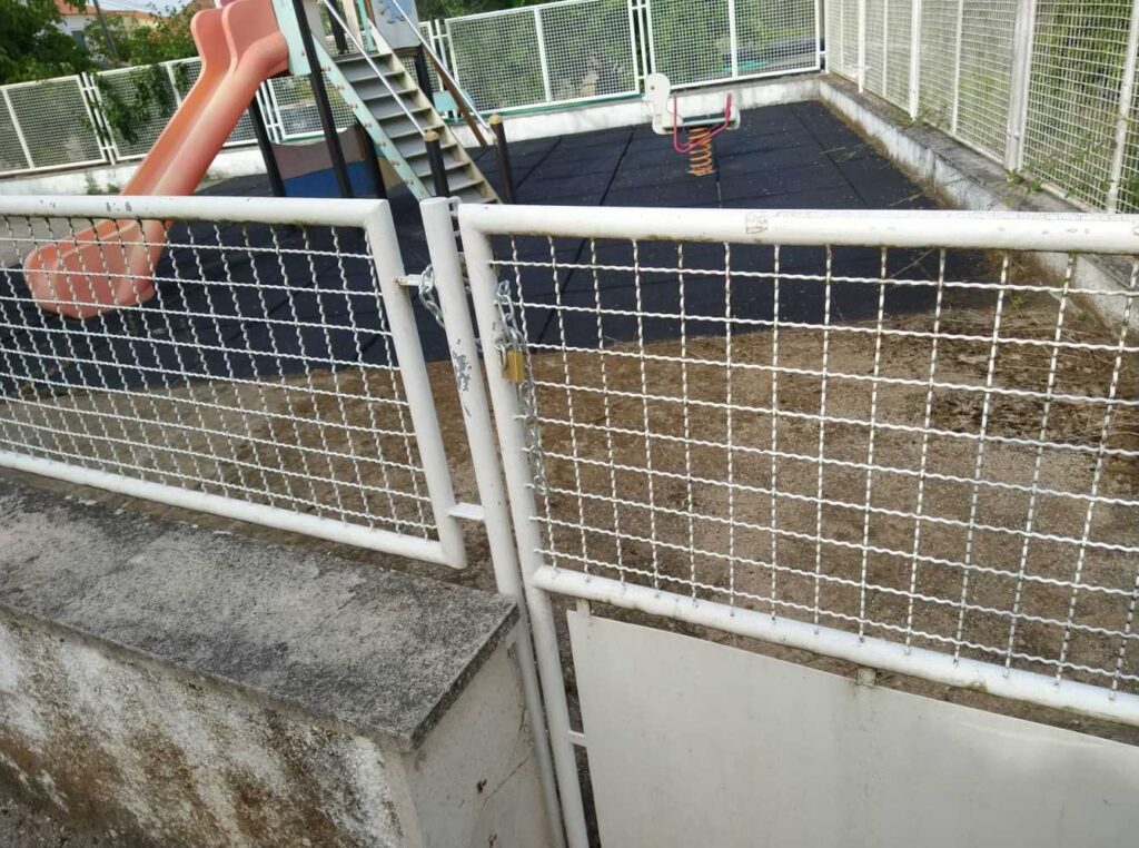 Parque infantil encerrado há seis anos devido a perigo de derrocada s. simao 416896 3101317321129064427 n