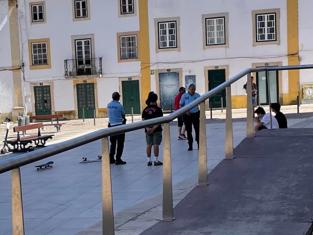 Polícia impede jovens de praticar skate na praça da República skate 902303962 6582285864444300715 n