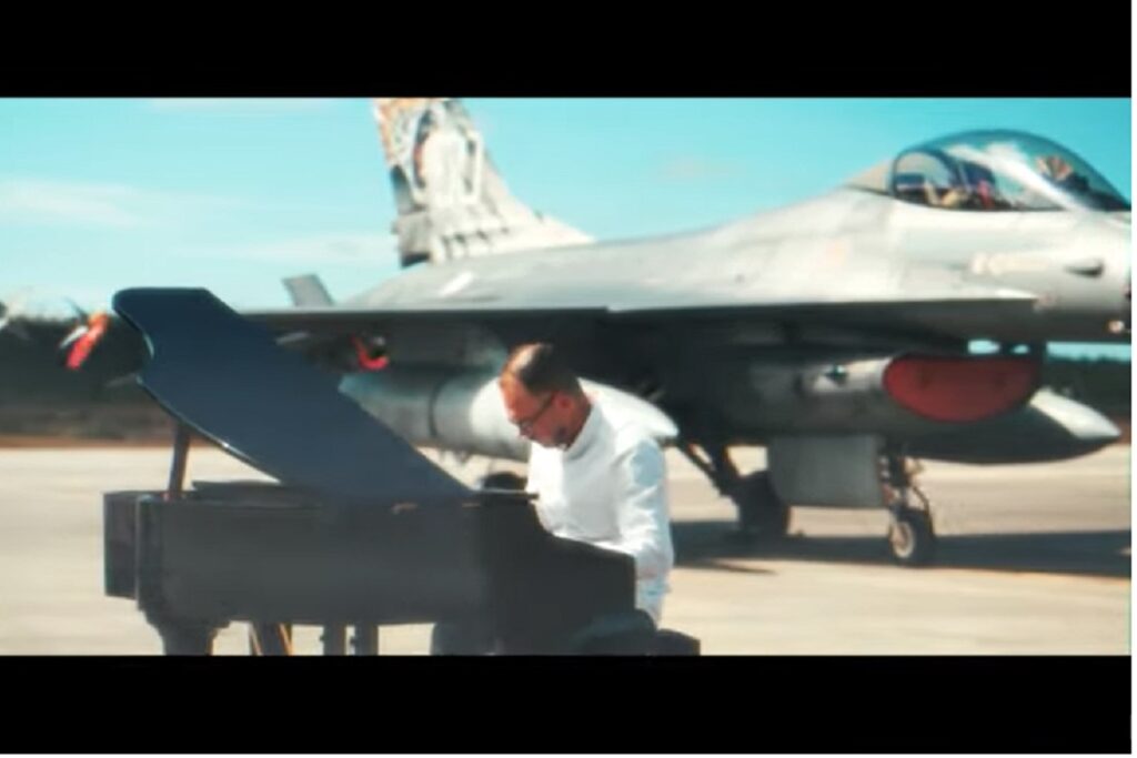 Professor da Canto Firme grava tema do filme “Top Gun” que se tornou viral top gun piano