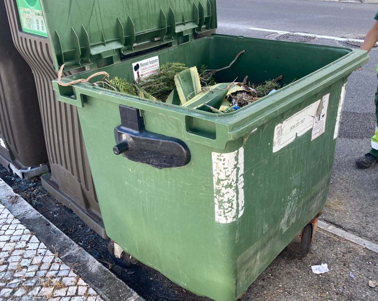 Cidadãos denunciam problemas com o lixo lix 65455985 543744991997475411 n