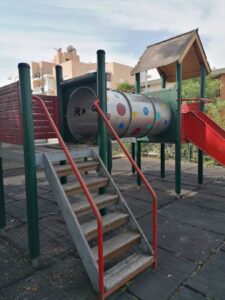Um parque infantil que é um perigo para as crianças parque infantil nabancia 7766251259960490055 n
