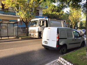 Condutor de carro do lixo em infração provoca acidente acid 555086555 132051338200905208 n