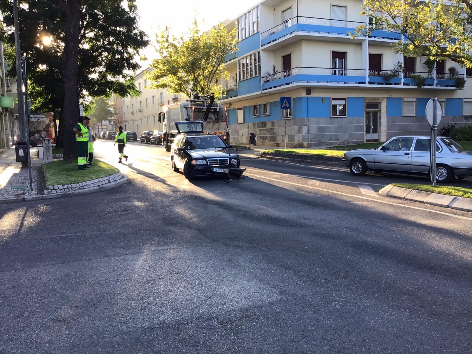 Condutor de carro do lixo em infração provoca acidente acid 78471043031 862860007284145297 n