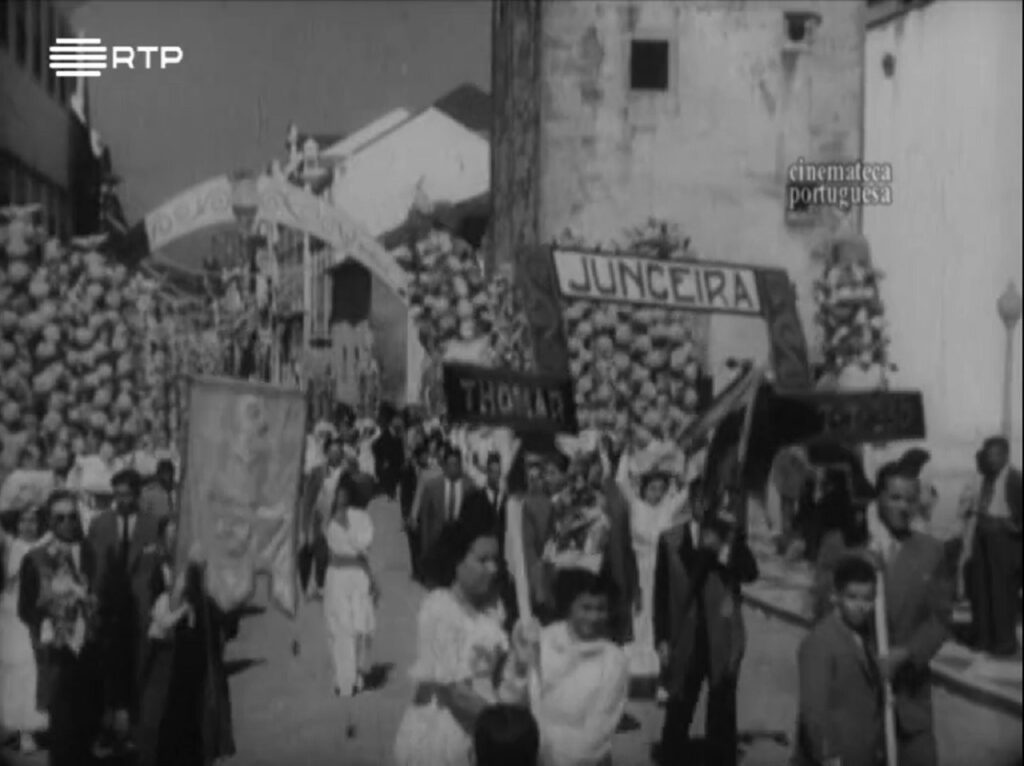 Veja como era a Festa dos Tabuleiros em 1950 tabuleiros 1950