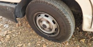 Cortaram pneus da carrinha do Grupo Desportivo da Nabância vandal 61554129421 5445878143898456928 n