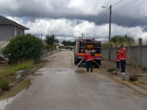 Inundações, queda de árvores e despistes marcam passagem de tempestade (c/ fotos) x 5 443802424389395 5055927483368052718 n