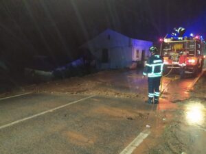 Inundações, queda de árvores e despistes marcam passagem de tempestade (c/ fotos) x 98657723105 3020058638210456986 n