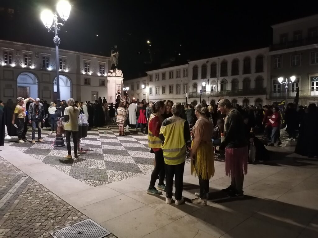 Desfile do caloiro condiciona trânsito sem aviso prévio caloiros ipt IMG 20221109 193836