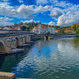 Os 10 pontos turísticos mais fotografados em Tomar foto 2 ponte velha rio nabao aliciabotelhoo