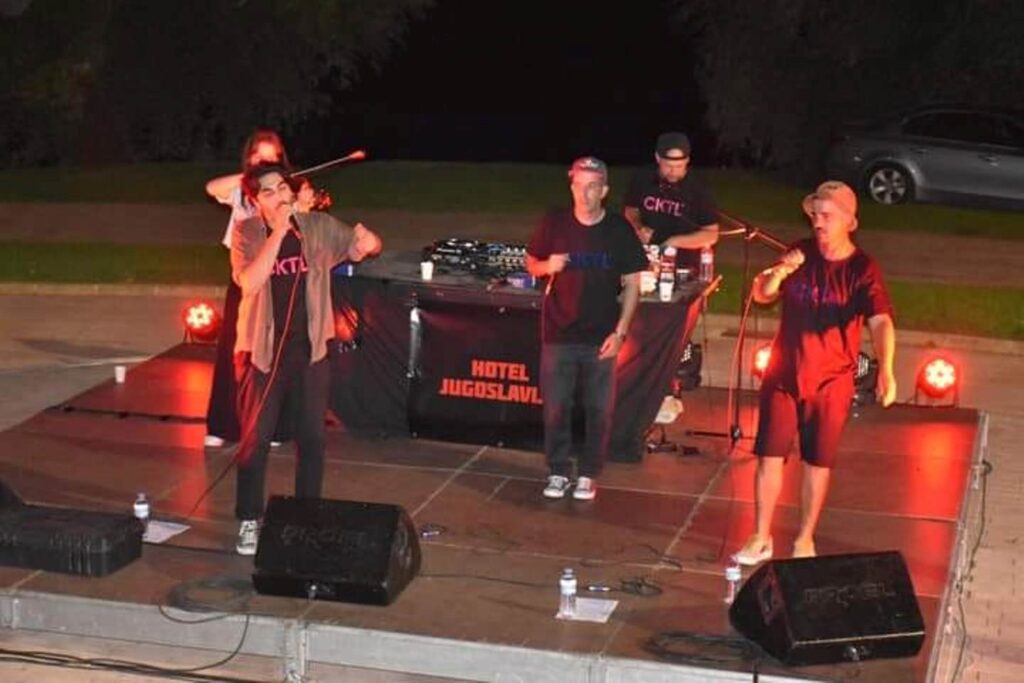 Coletivo Hotel Jugoslavija lança nova mixtape (c/ vídeo) hotel jugosl 7118960 4102248162205856884 n