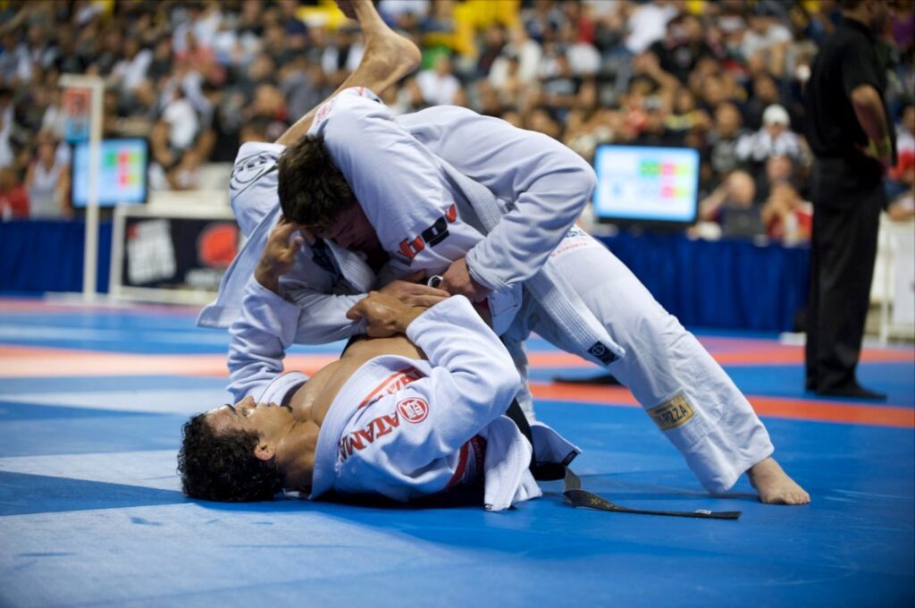 Mais de 250 atletas vão lutar no pavilhão municipal jiu jitsu