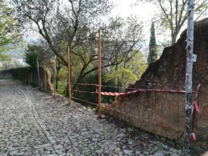 Mata dos Sete Montes: troço do muro caiu (c/ fotos) muro mata cerca IMG 20221127 083152
