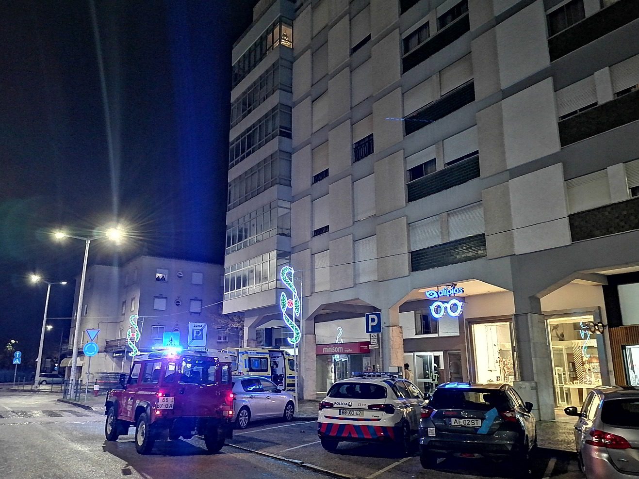 Bombeiros socorrem idosa caída em casa IMG 20221204 194407