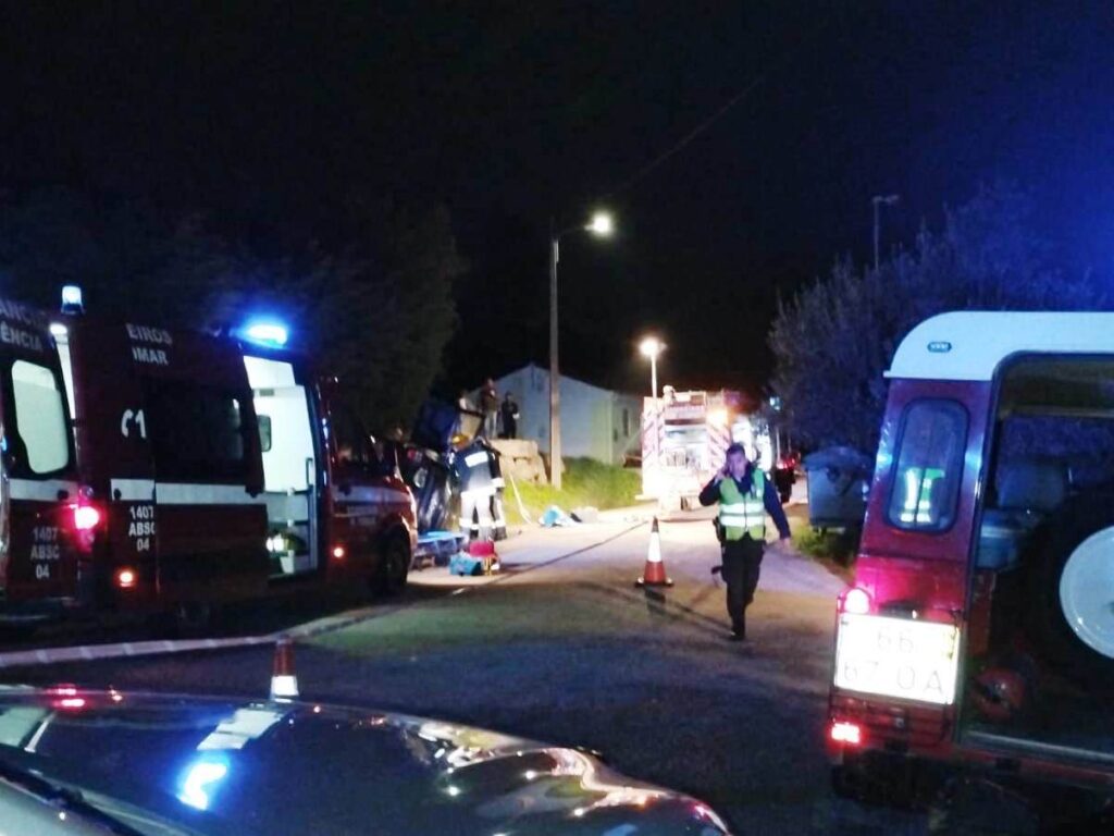 Colisão entre duas viaturas provocou dois feridos acid 43a6 a81c 015e9f50424a