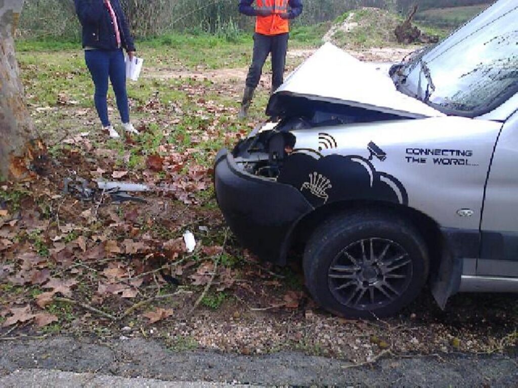 Despiste provoca dois feridos acident 20221219 0001