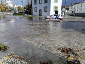 Chuva forte provoca lençóis de água em Tomar (c/ vídeo) inundacoes IMG 20221208 135541