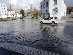Chuva forte provoca lençóis de água em Tomar (c/ vídeo) inundacoes IMG 20221208 135555