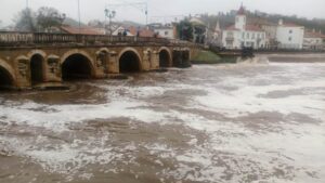 As cheias do rio Nabão em imagens (c/ fotos e vídeos) nabao cheias 1111370 8105198719688227882 n