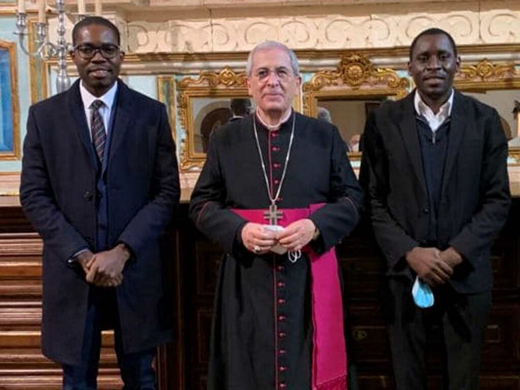 Novos padres vêm de África padres 157 4506953313380034419 n