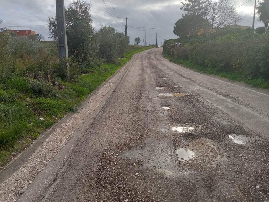 Buracos sem fim na estrada das Algarvias (c/ fotos) received 1644125975990062