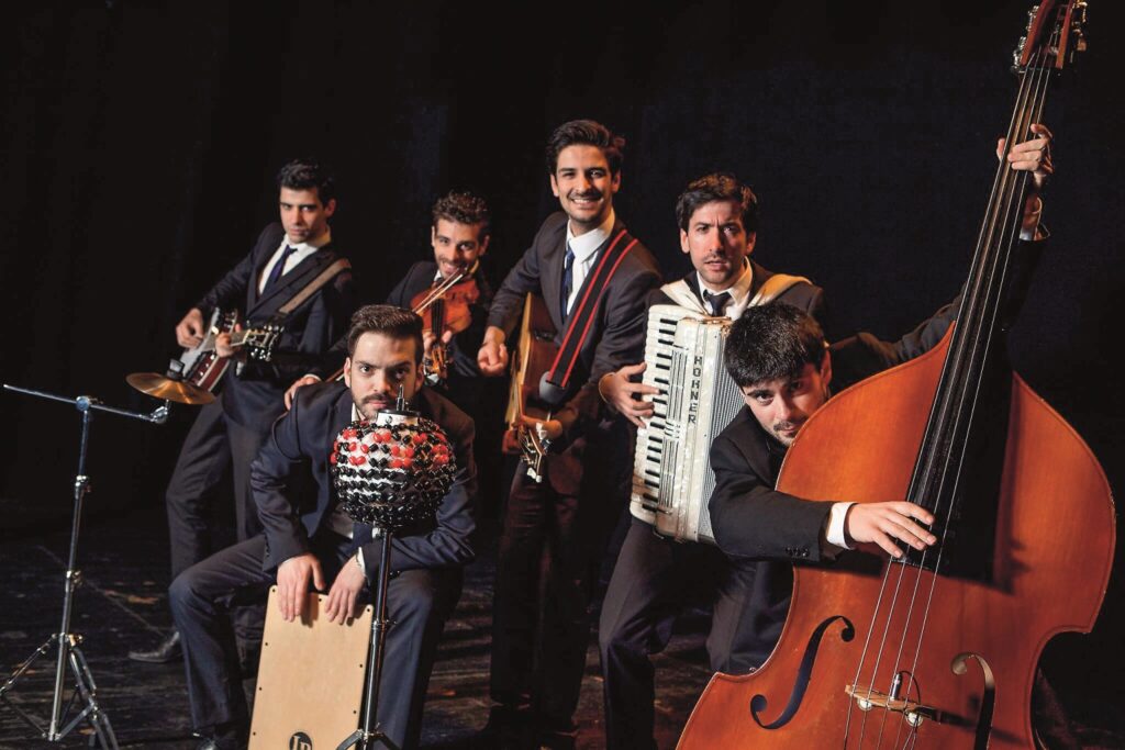 Anunciado o primeiro grupo que vai atuar na Festa dos Tabuleiros Os Quatro e Meia Pra Frente e que e Lisboa