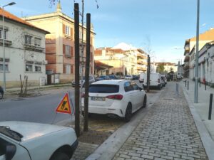 Funcionários da câmara arriscam a vida a trabalhar av. nuno alvares pereira IMG 20230112 084422