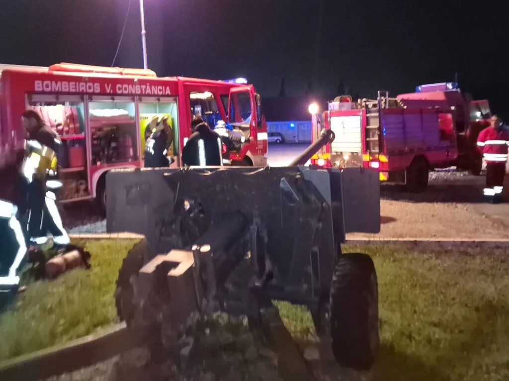 Bombeiros apagam fogo no Campo Militar de Santa Margarida incen 65941 4932109319626021312 n