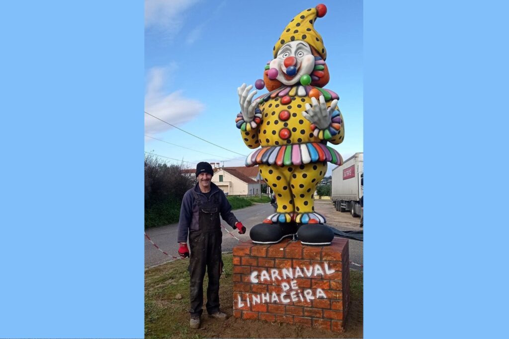 Boneco de grandes dimensões anuncia carnaval na Linhaceira linhaceira carnaval 2704 165291154546790653 n