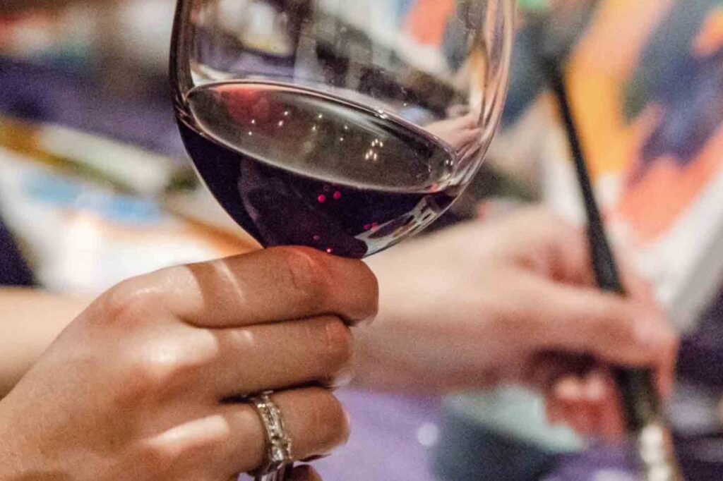 Pintar e beber vinho: atividade inédita na Levada pintar e beber