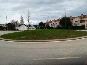 Andaram a fazer rali em rotundas da estrada de Coimbra (c/ fotos) rotunda rali IMG 20230101 104551